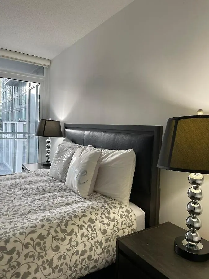 Apartment Toronto Downtown Luxurious Stylish 3 Bedroom 3 Bath 2 Balconies Near Rogers Centre Lakeview Condo