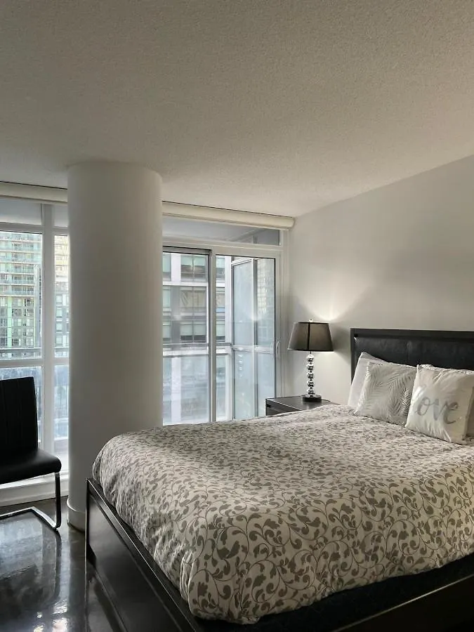 Toronto Downtown Luxurious Stylish 3 Bedroom 3 Bath 2 Balconies Near Rogers Centre Lakeview Condo Apartment