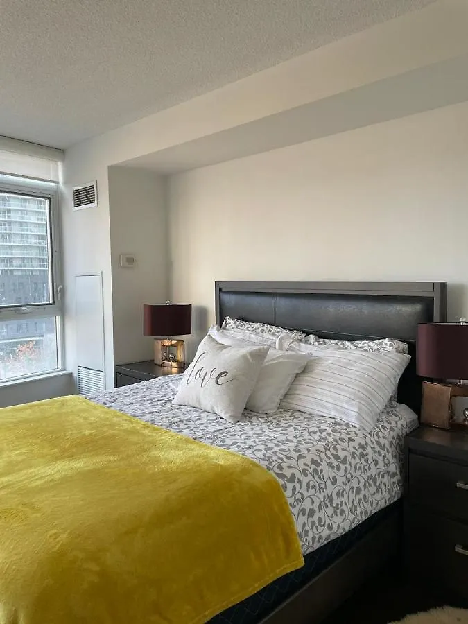 Apartment Toronto Downtown Luxurious Stylish 3 Bedroom 3 Bath 2 Balconies Near Rogers Centre Lakeview Condo Kanada