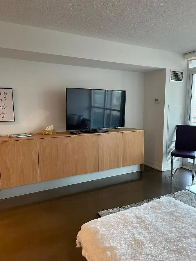 Apartment Toronto Downtown Luxurious Stylish 3 Bedroom 3 Bath 2 Balconies Near Rogers Centre Lakeview Condo