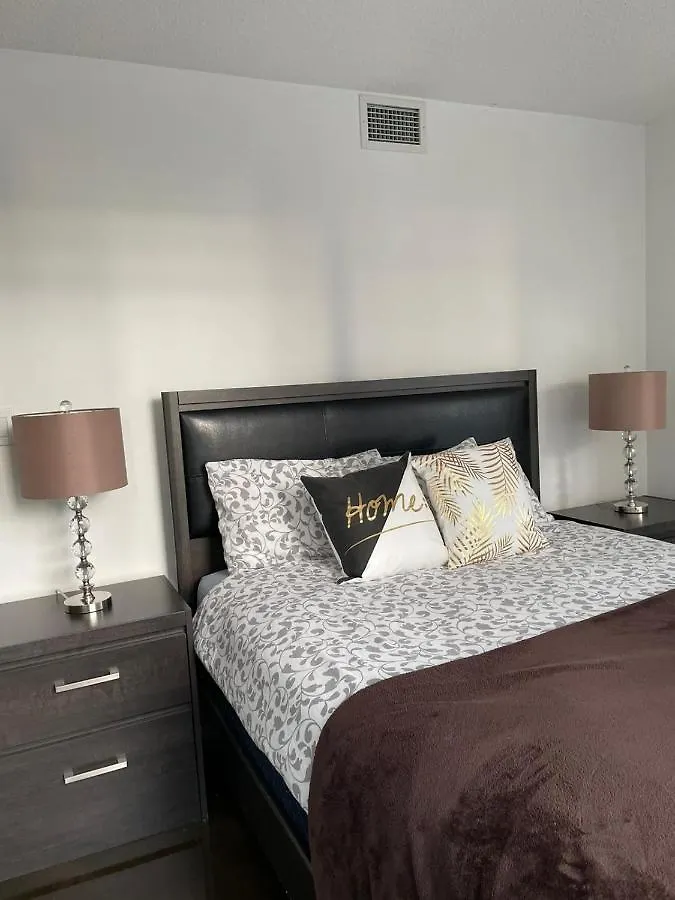 Toronto Downtown Luxurious Stylish 3 Bedroom 3 Bath 2 Balconies Near Rogers Centre Lakeview Condo Apartment