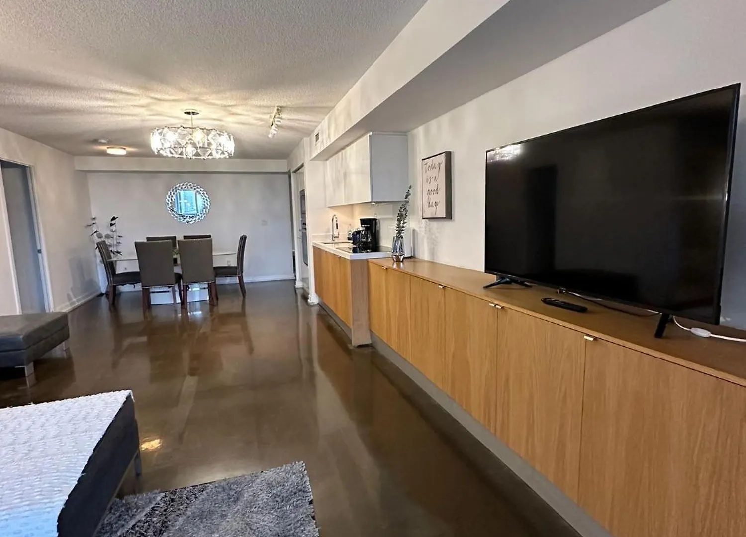 Toronto Downtown Luxurious Stylish 3 Bedroom 3 Bath 2 Balconies Near Rogers Centre Lakeview Condo Kanada