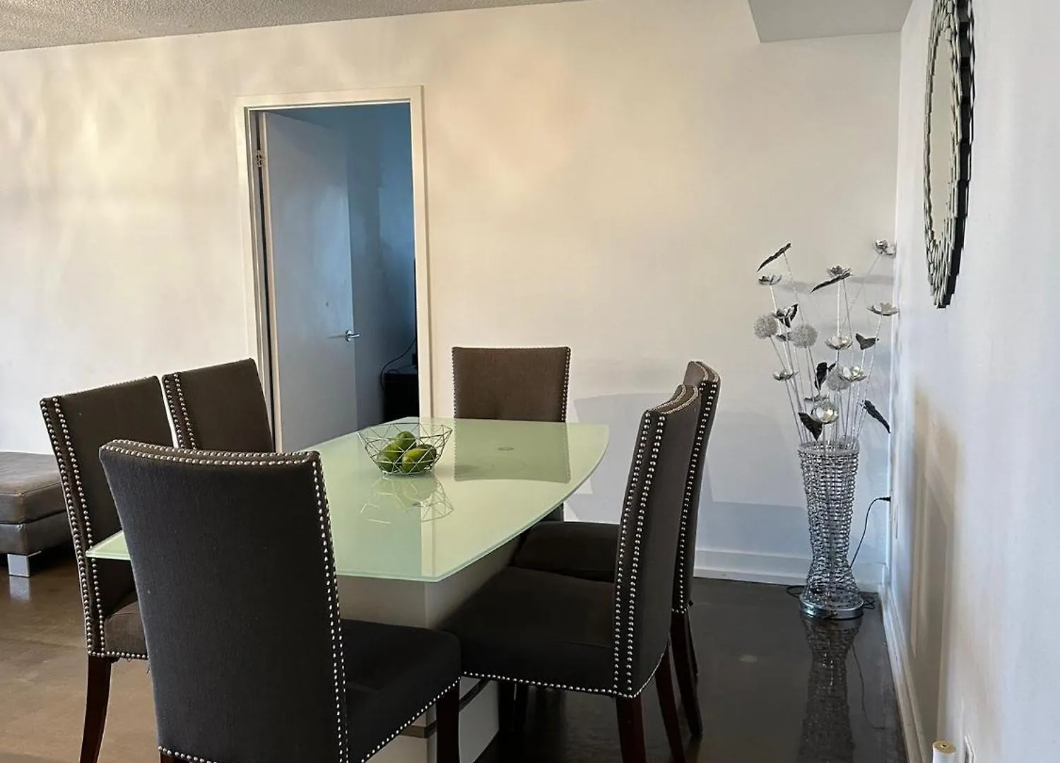 Toronto Downtown Luxurious Stylish 3 Bedroom 3 Bath 2 Balconies Near Rogers Centre Lakeview Condo