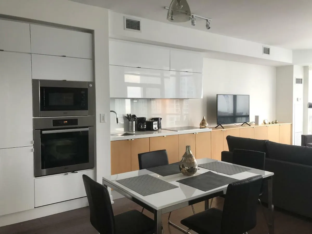 Toronto Downtown Luxurious Stylish 3 Bedroom 3 Bath 2 Balconies Near Rogers Centre Lakeview Condo